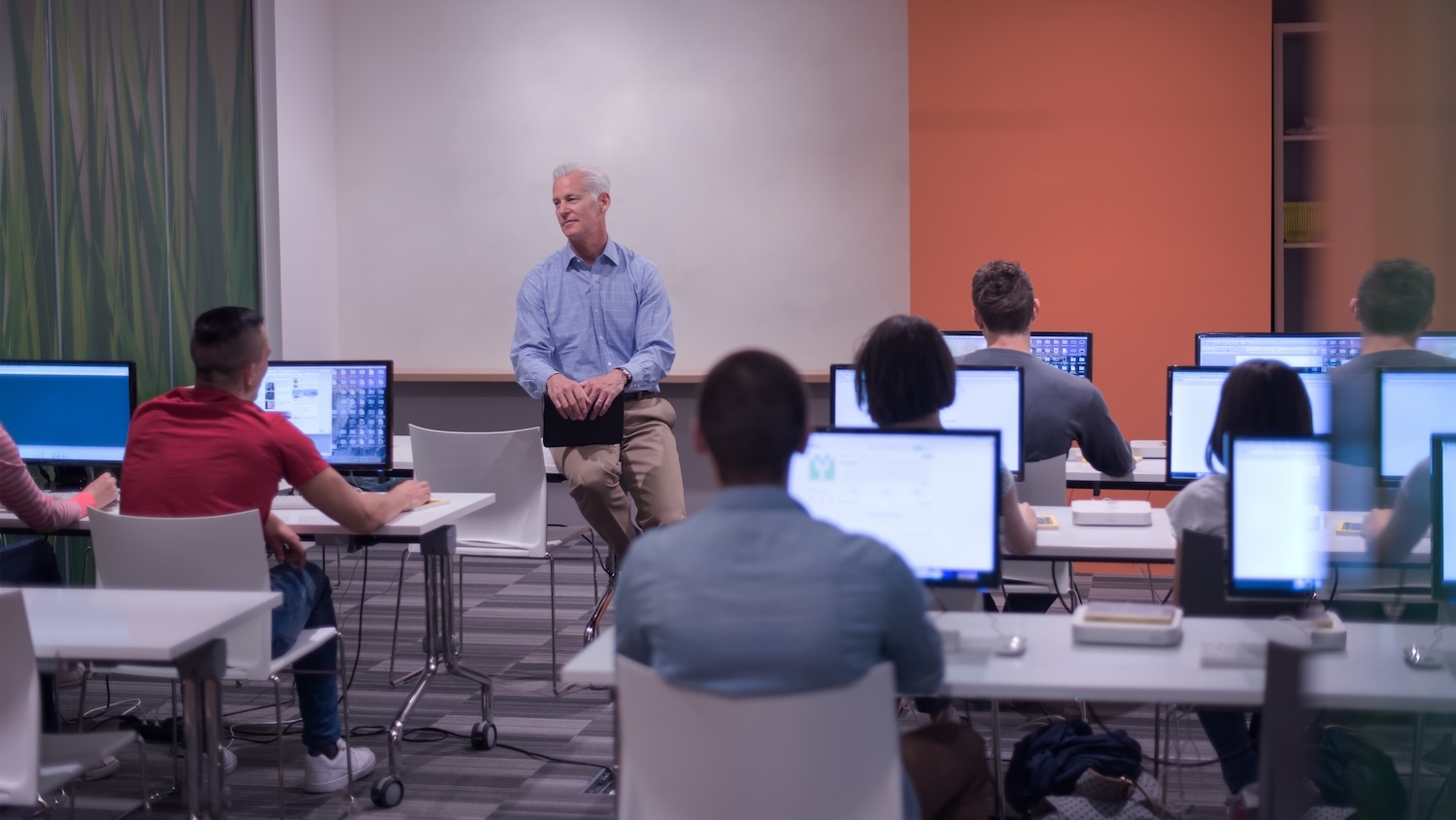 Image: 71859141 | Architecture Students © dotshock | Dreamstime.com