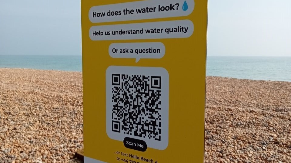 Smart lamppost on a Worthing beach. Image: Environment Agency